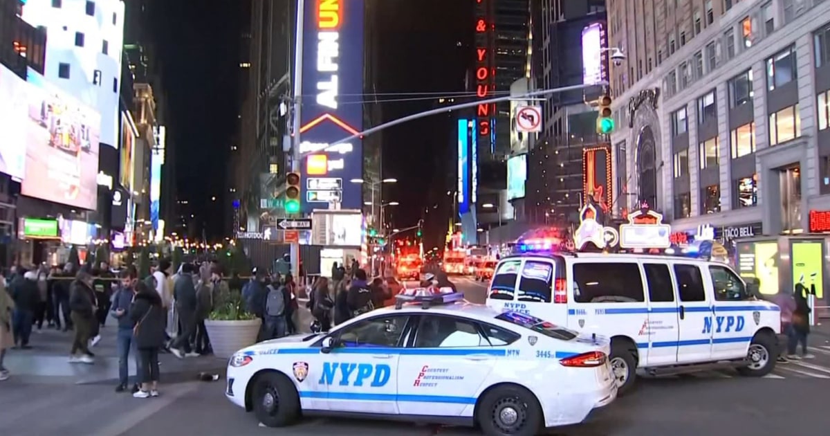 Manhole explosion in Times Square in New York causes crowds to sprint in horror