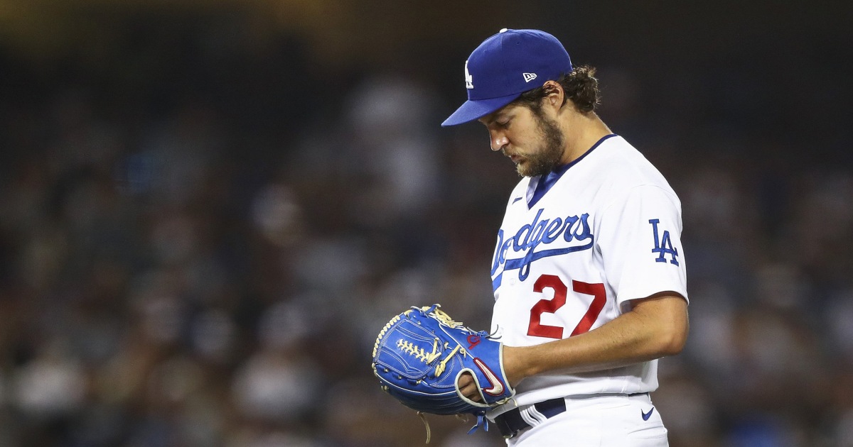 Dodgers' Trevor Bauer eggs on San Francisco Giants crowd after 11