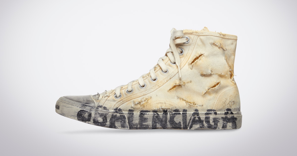 Limo vanidad Volar cometa Balenciaga's $1,850 'full destroyed' sneakers raise eyebrows online