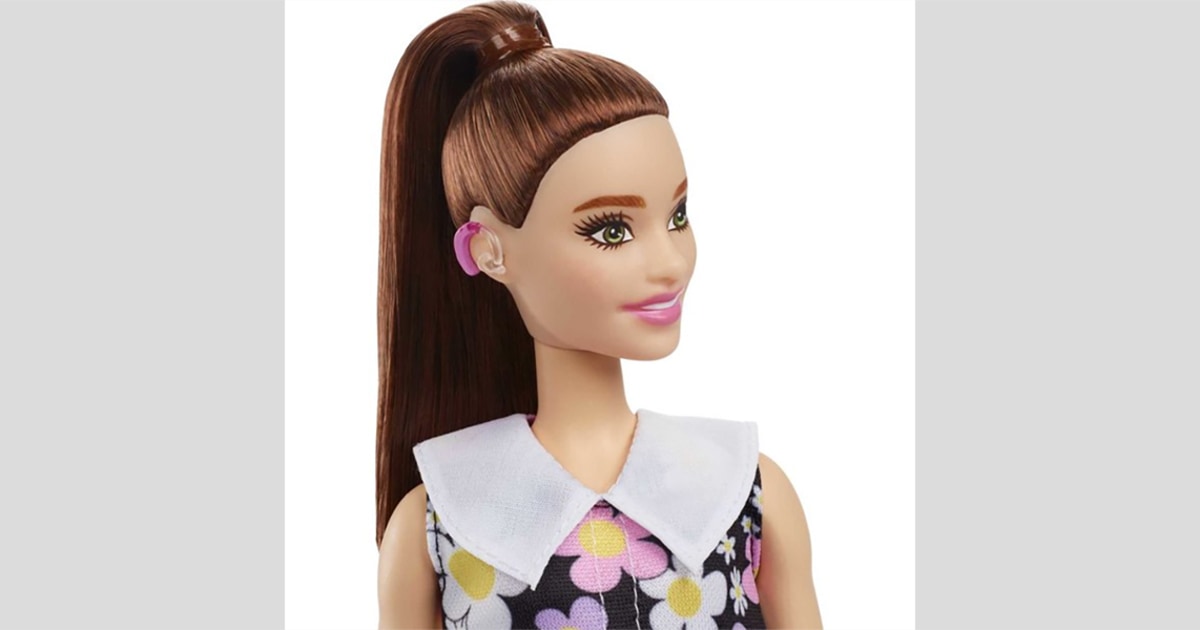 a la deriva Nominación Relajante Barbie unveils its first doll with hearing aids