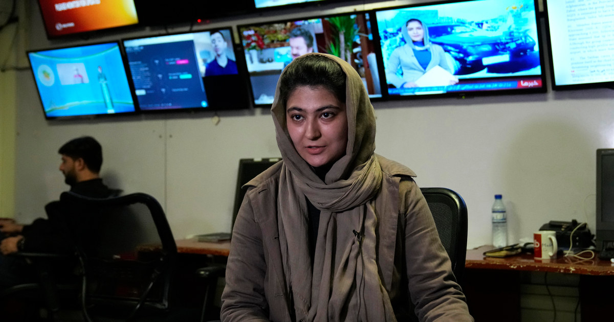Les talibans afghans ordonnent aux présentatrices de télévision de se couvrir le visage