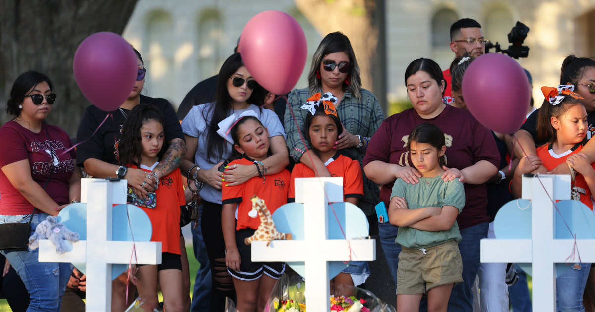 Biden travels to Texas to meet with families of school shooting victims Biden travels to Texas to meet with families of school shooting victims