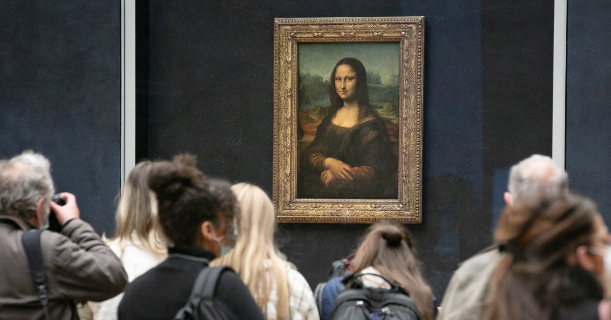 Man in wig throws cake at Mona Lisa in climate protest stunt