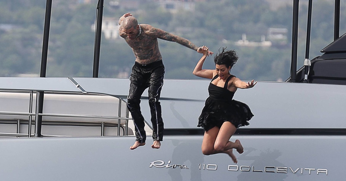 Kourtney Kardashian Y Travis Barker Sumergen Su Amor En Las Aguas De Portofino Italia