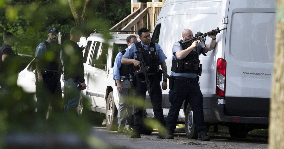 Chicago officer shot while attempting to make a traffic stop, officials say