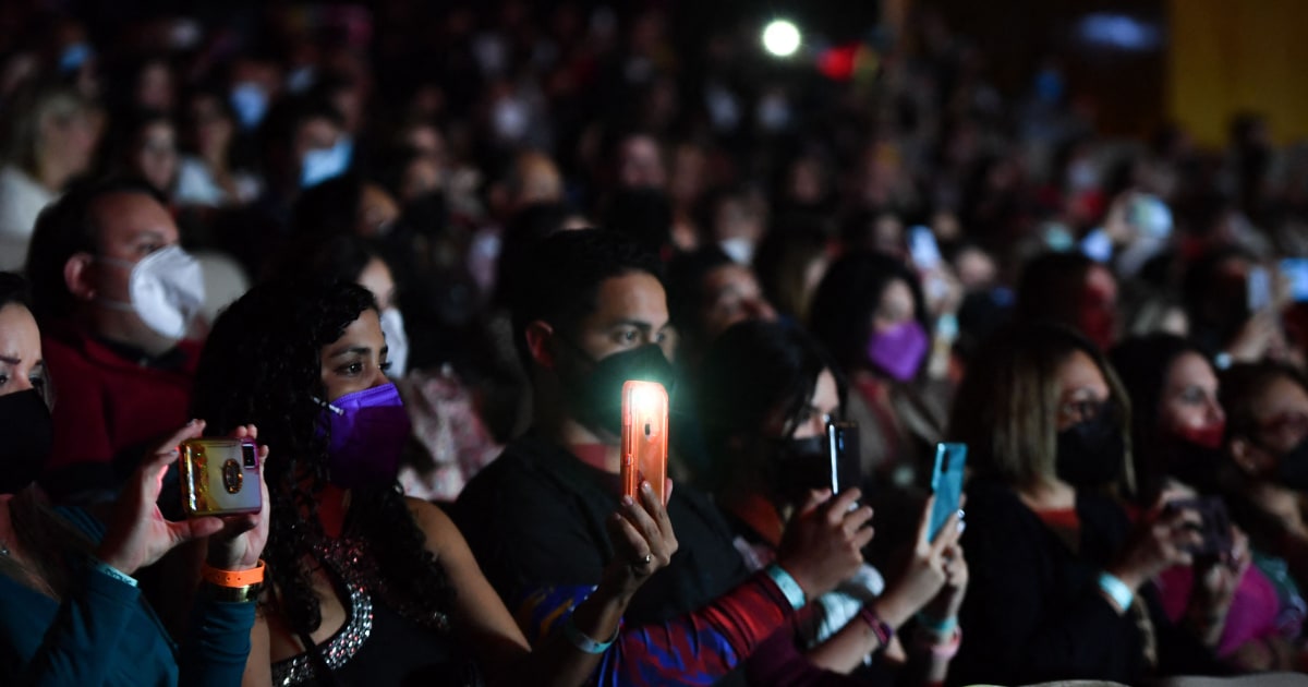In Venezuela, more concerts and fashion week — but only for those with cash