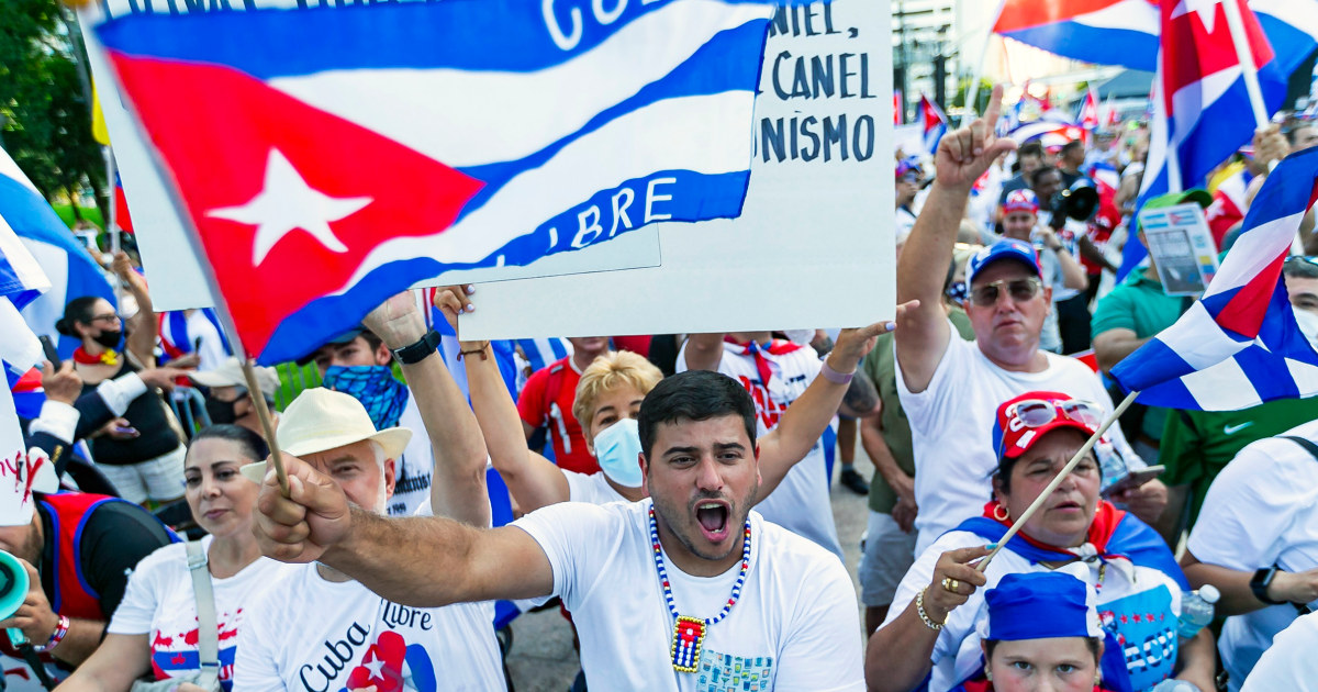 Cuba condamne près de 300 personnes à la prison à la suite des manifestations de l’année dernière