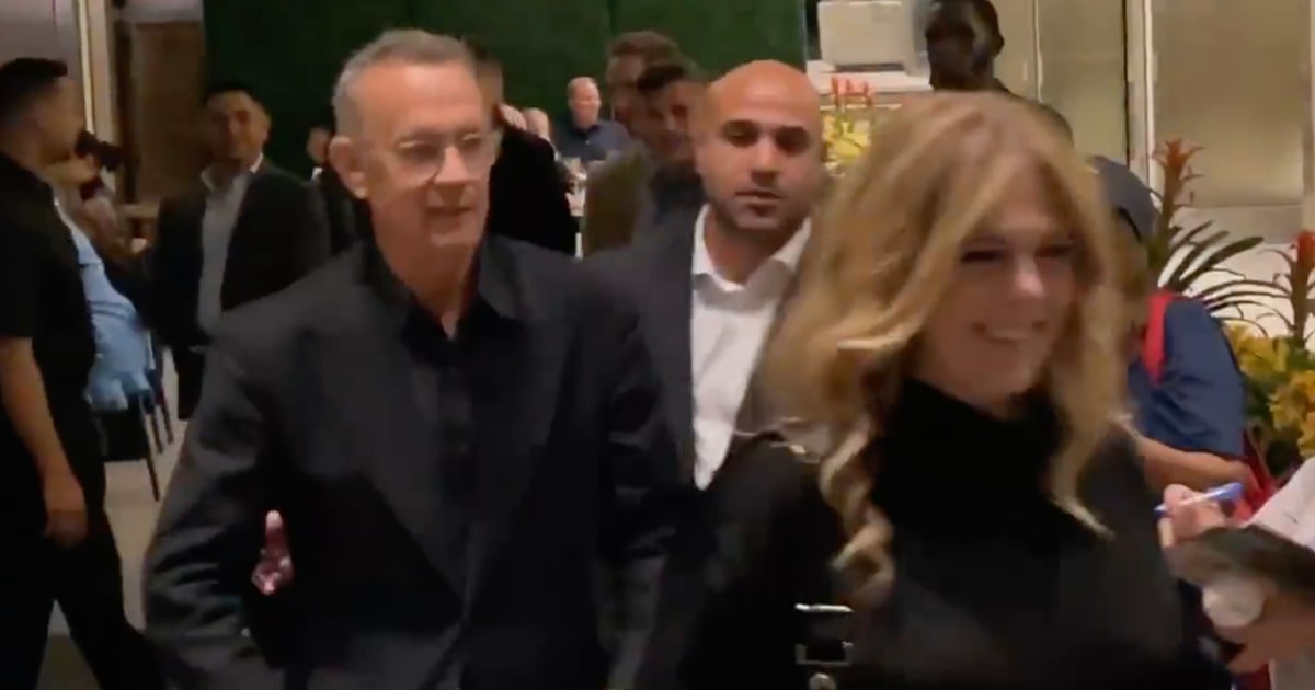 Video shows Tom Hanks telling fans to 'back off' after they bump into