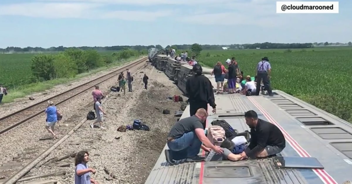 Amtrak train derails in Missouri