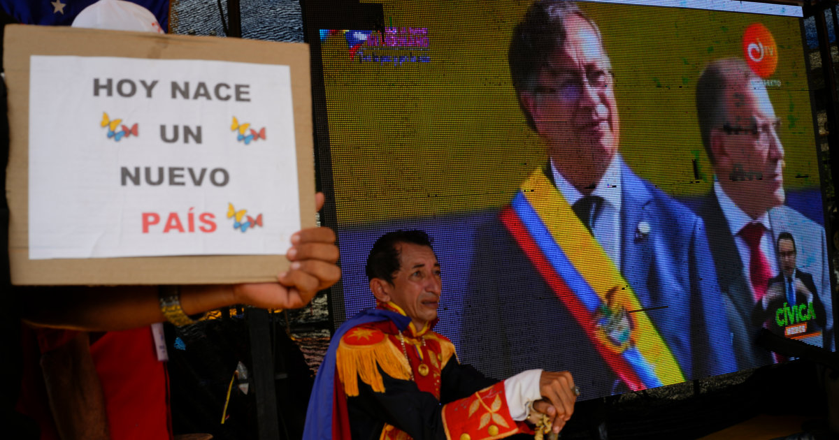 Former Rebel Gustavo Petro Is Sworn In As Colombia's First Leftist ...