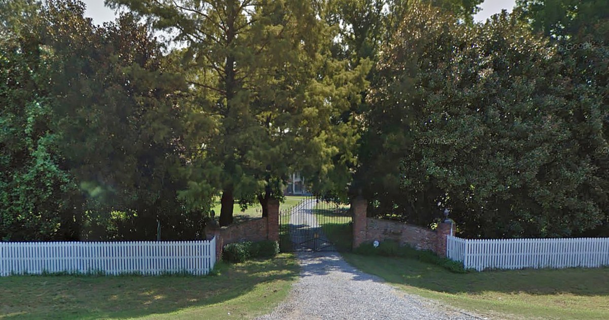 Airbnb removes Mississippi 'slave cabin' from listings after viral