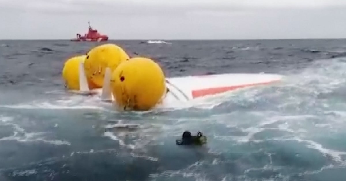 Marinero francés sobrevive 16 horas en barco volcado en el Océano Atlántico