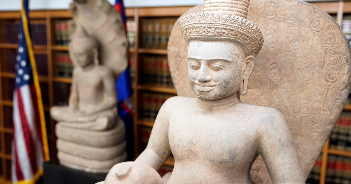 U.S. transfers 30 looted antiquities back to Cambodia thumbnail
