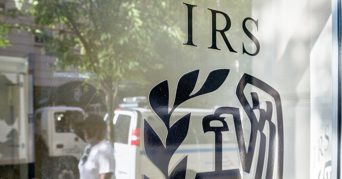 Kemarahan sayap kanan atas pendanaan IRS meningkat ketika para pekerja agen menggambarkan kekurangan staf dan kertas printer