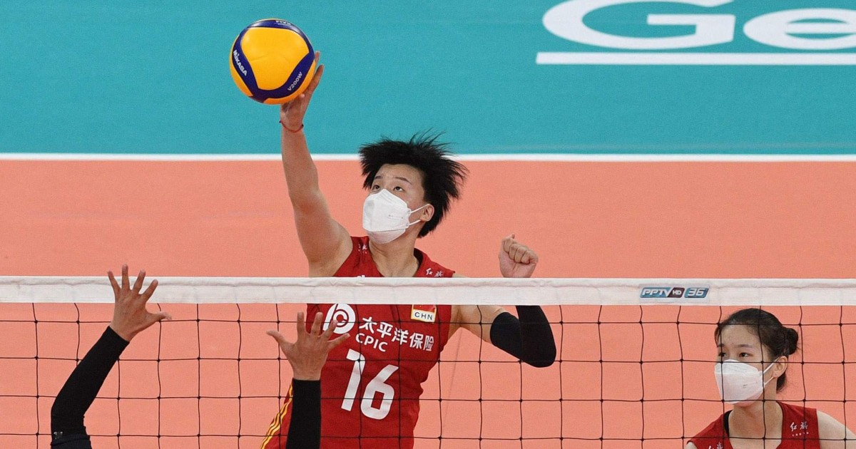 中国排球队在比赛中戴着Covid口罩，引发愤怒和迅速逆转