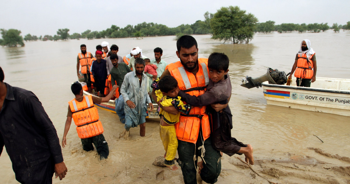 Deaths from monsoon flooding in Pakistan top 1,000, officials say |  Flipboard