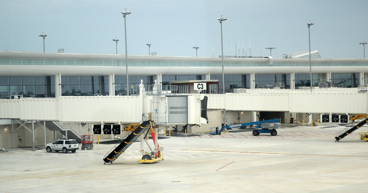 Ground worker at New Orleans airport dies after hair becomes entangled in machinery thumbnail