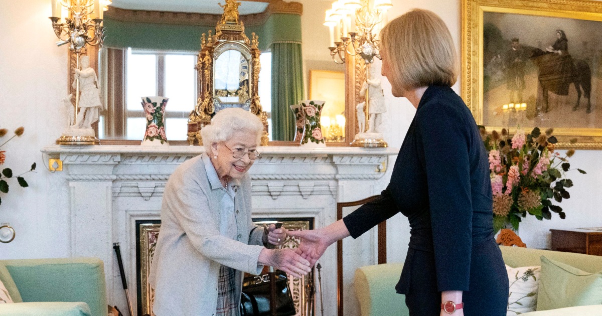 리즈 트러스(Liz Truss), 여왕과 회담 후 영국 총리에 취임