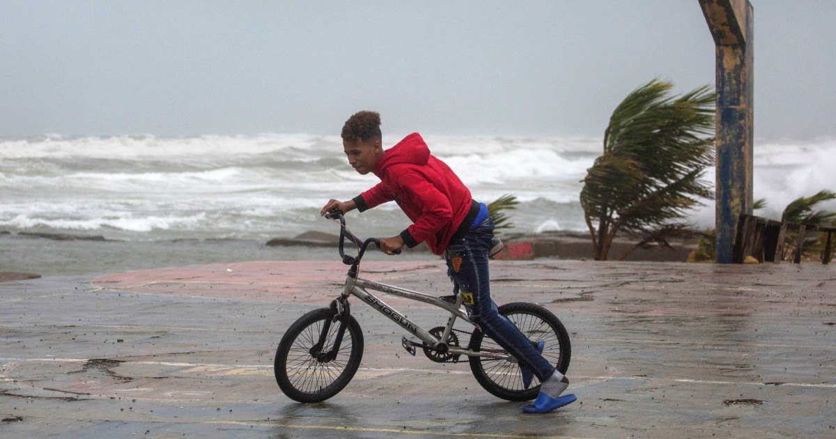 Badai Fiona melanda Turks dan Caicos sebagai badai Kategori 3 yang kuat setelah menghantam Puerto Riko