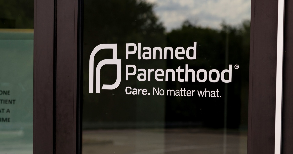 man-pleads-guilty-to-breaking-windows-at-planned-parenthood-in-oregon