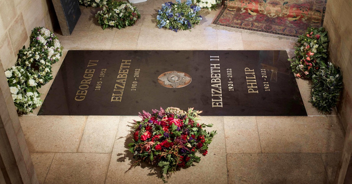 Palace reveals ledger stone at queen’s final resting place