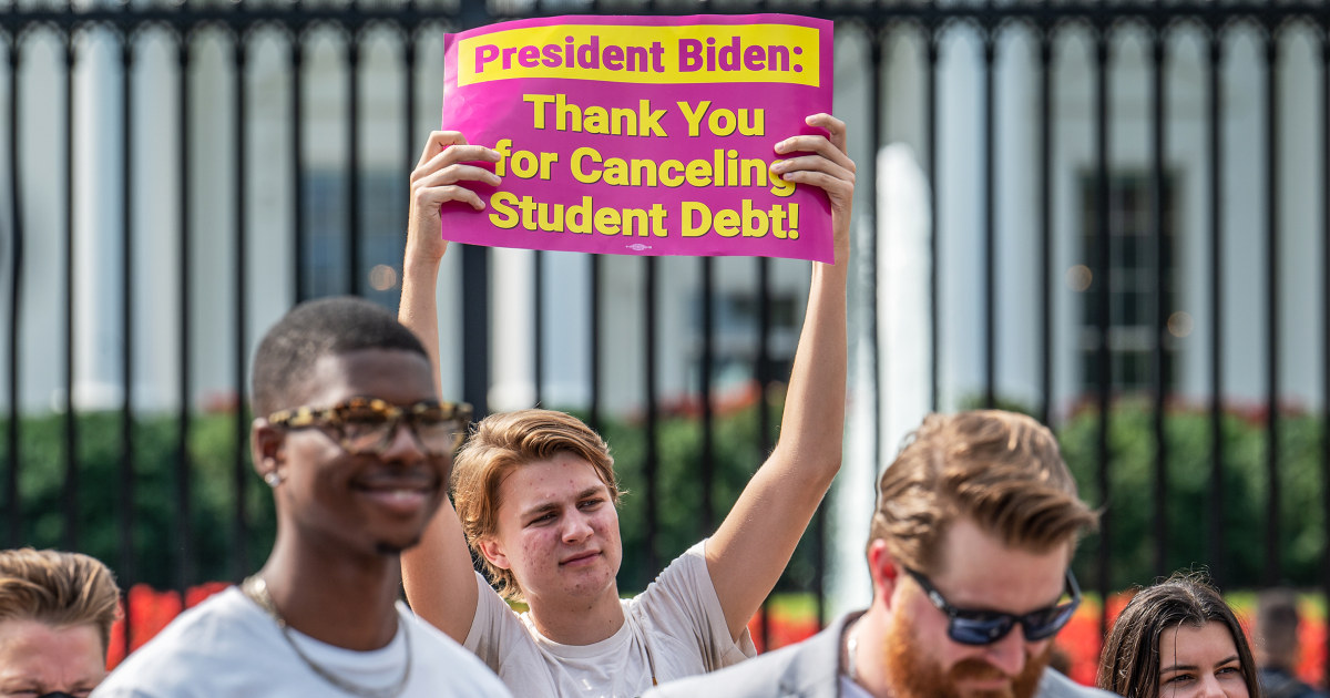 Biden’s student loan cancellation plan to cost 0B, Congressional Budget Office estimates