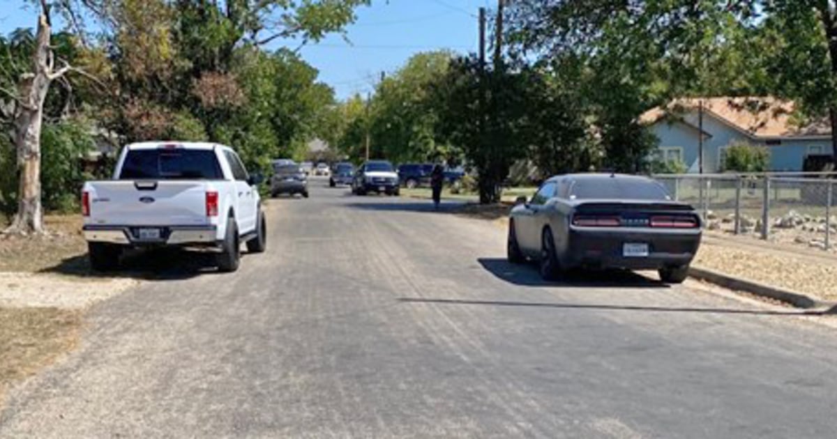 Suspect in custody after 5 people are killed in shooting in small Texas