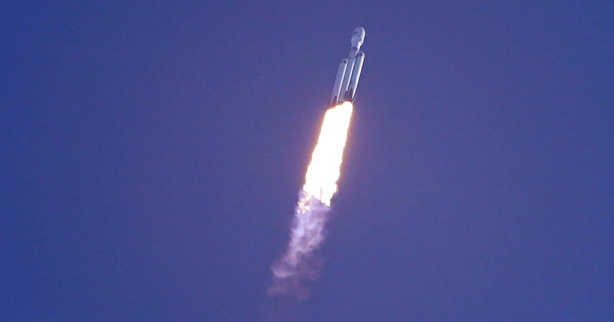 Photo of SpaceX launches Falcon Heavy, the world’s most powerful rocket, on Space Force mission