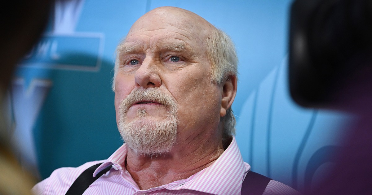 Terry Bradshaw reveals why he waited a year to go public with cancer
