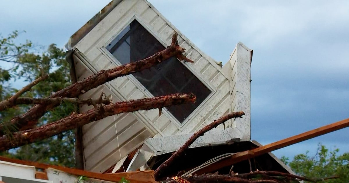 Tornado hits Texas and Oklahoma, destroying at least 50 homes