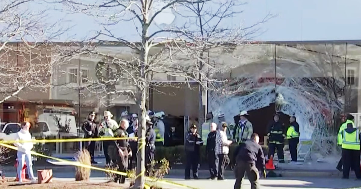 1 dead, at least 16 injured after SUV crashes into Massachusetts Apple Store
