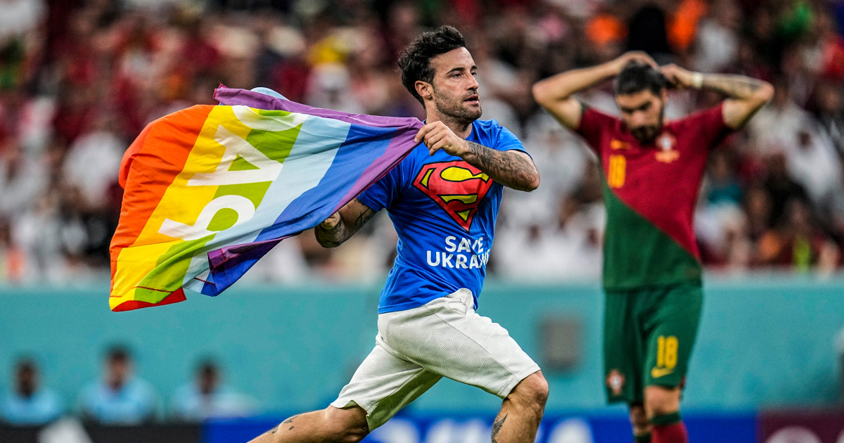 Protestor with rainbow flag runs onto discipline at World Cup thumbnail