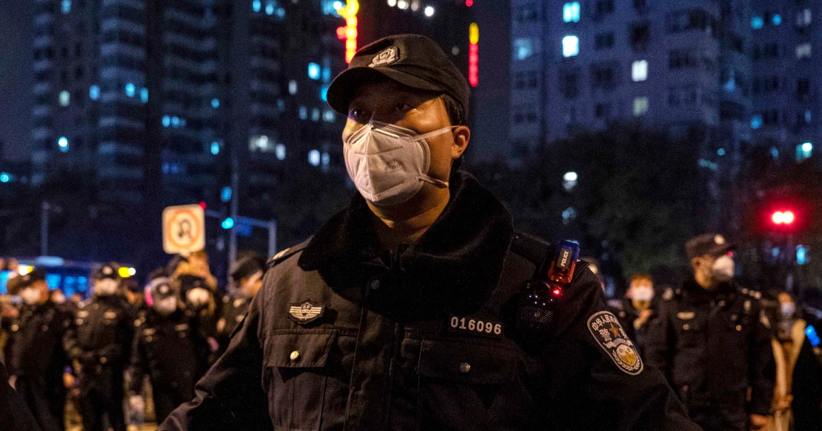 La Chine accélère les vaccinations contre le Covid et réprime les manifestations