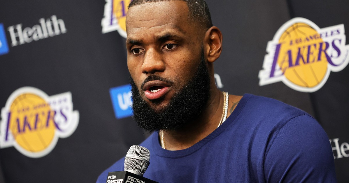 LeBron James dings Jerry Jones and sports media with one question