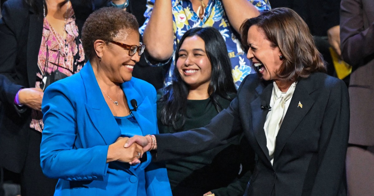 Karen Bass, promising to pursue unity, takes oath as L.A.'s mayor