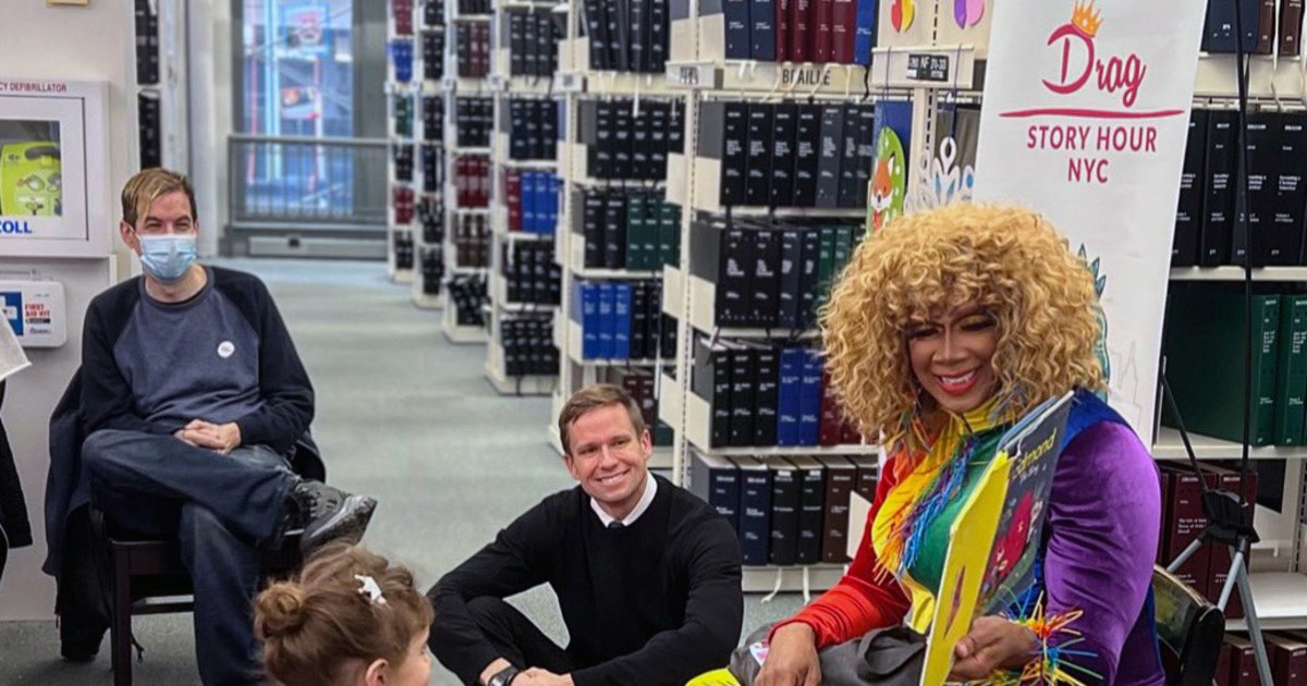 Protesters swarm NYC library hosting Drag Story Hour for kids