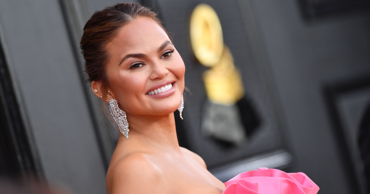 Chrissy Teigen Alude A Sports Illustrated Su Broma De Embarazo 