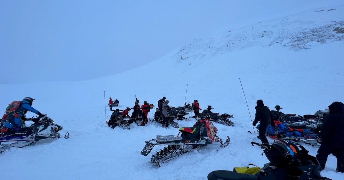 1 snowmobiler killed, 1 missing in Colorado avalanche