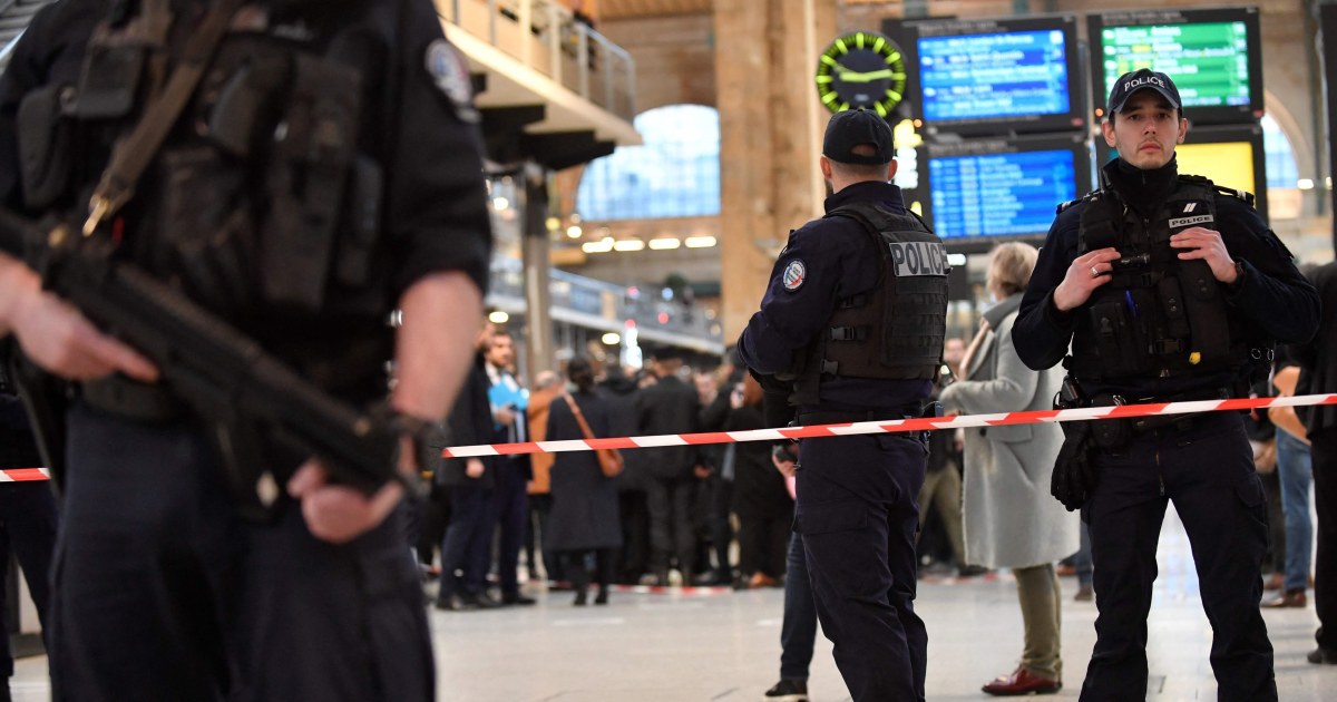 6 stabbed in Paris train station, attacker shot by police