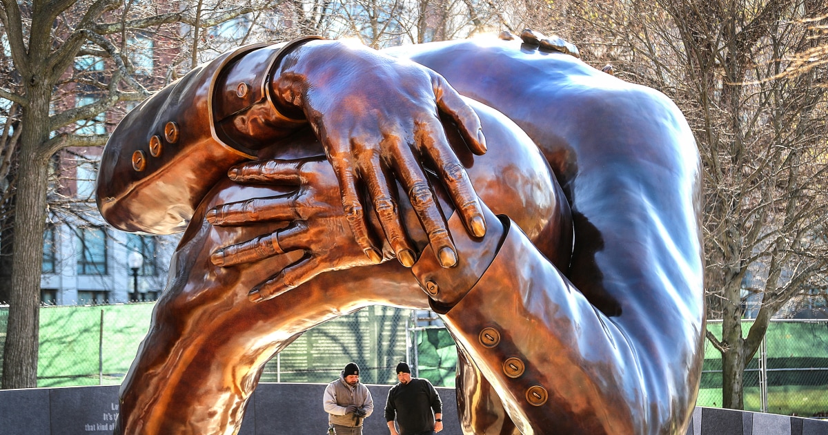 Boston unveils Embrace sculpture of MLK and Coretta Scott King