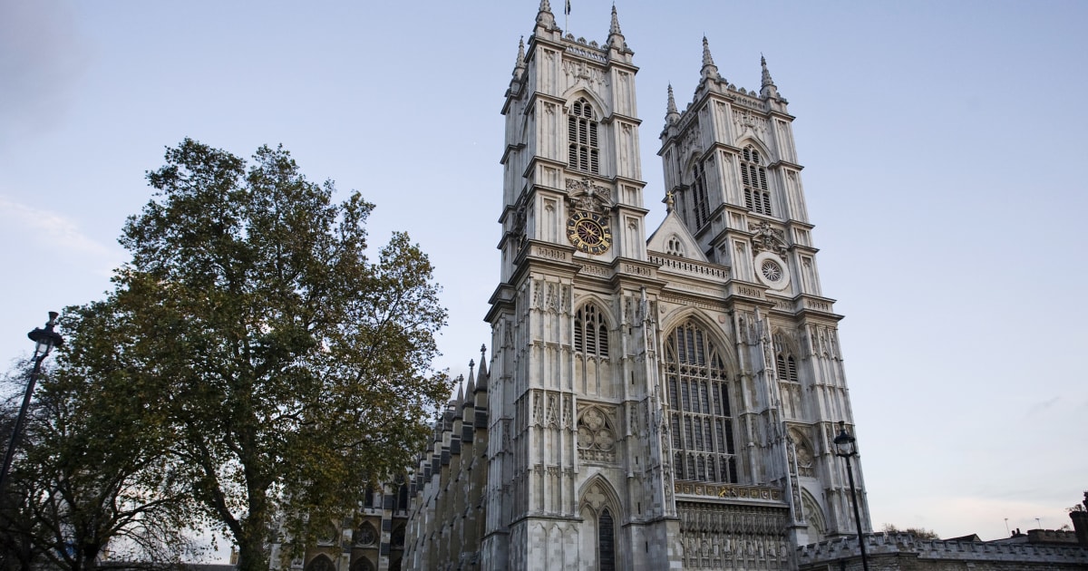 ЛОНДОН — Ръководното тяло на Англиканската църква ще обсъди приемането