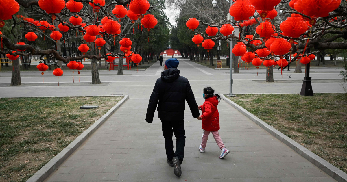 #China’s population declines for the first time in decades