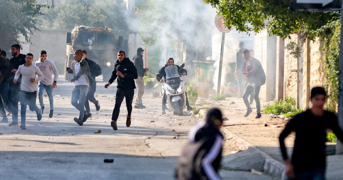 Les Palestiniens disent que les soldats israéliens ont tué 9 personnes lors d’un raid en Cisjordanie