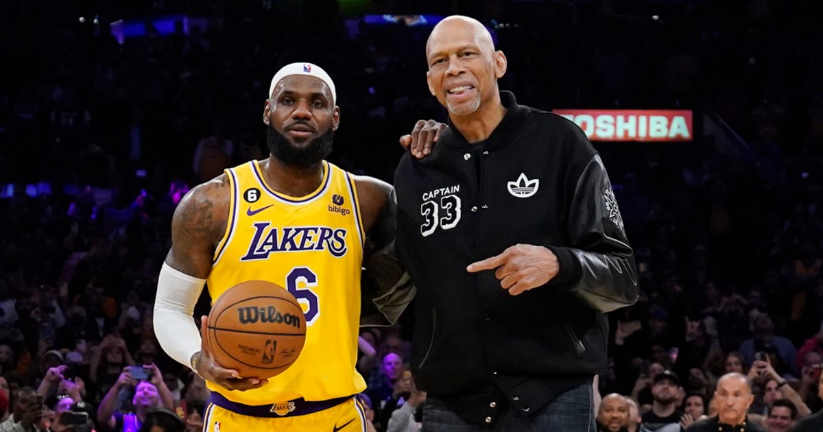 Lakers vs. Kings final: Kobe passes Wilt, Lakers pick up road win 