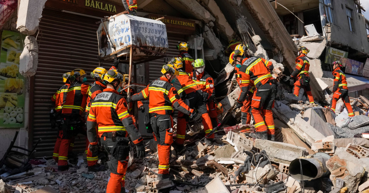 Rescue hopes dwindle as earthquake death toll passes 25,000