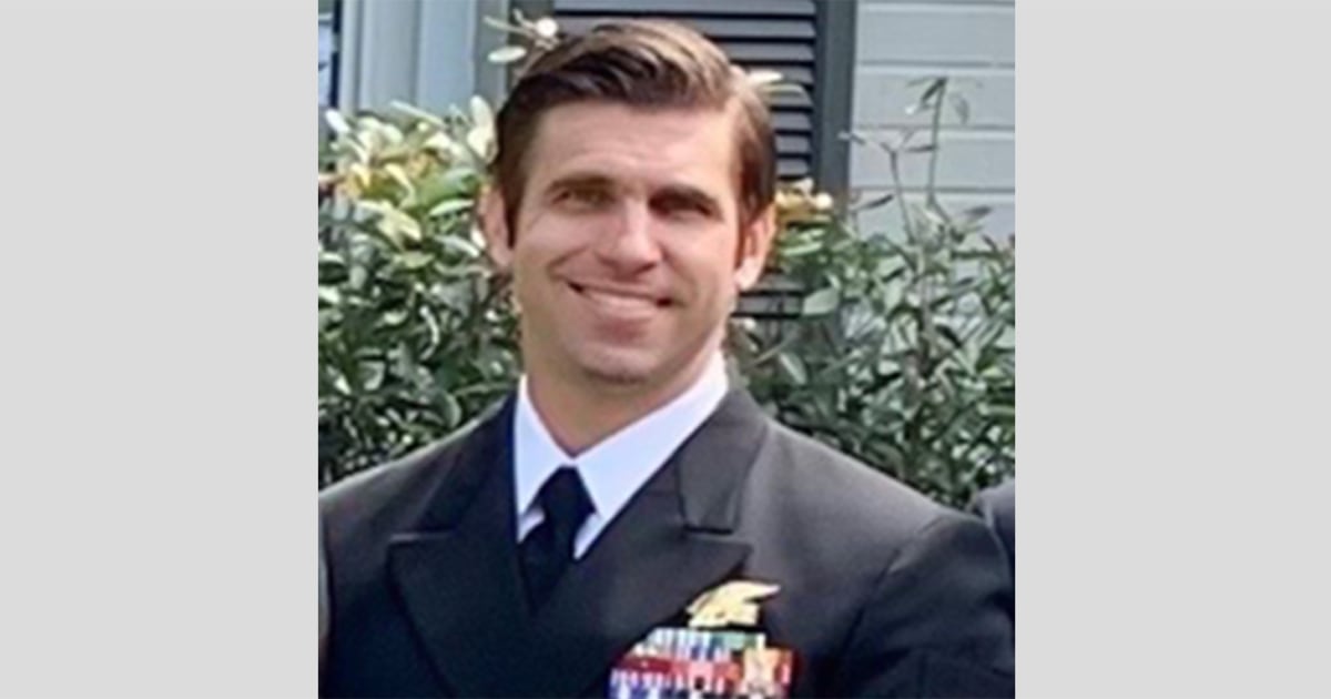 Decorated Navy SEAL dies in free-fall parachute training accident