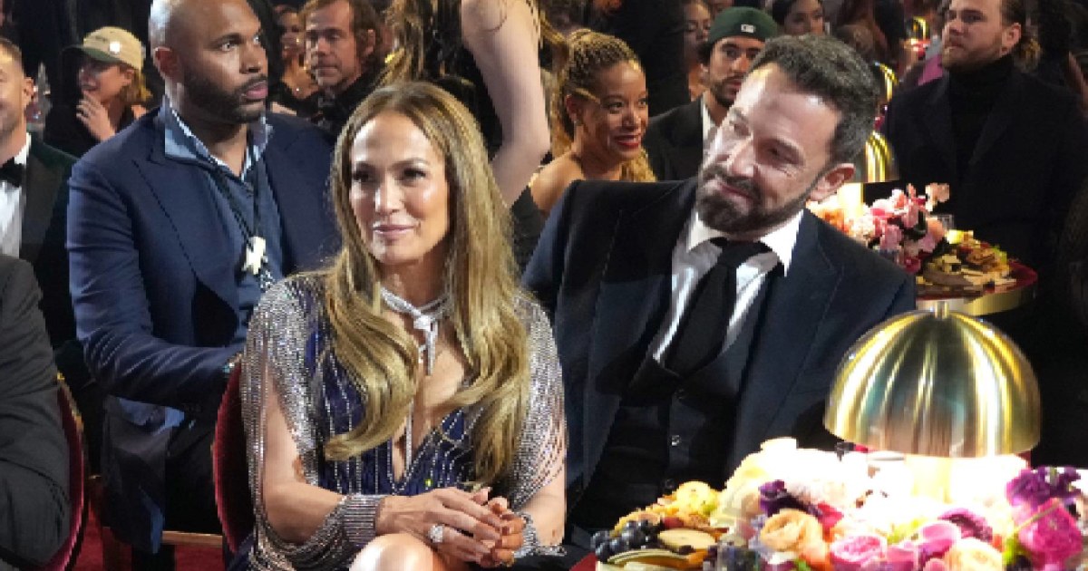 Jennifer Lopez y Ben Affleck en momento tenso en los Grammys 2023