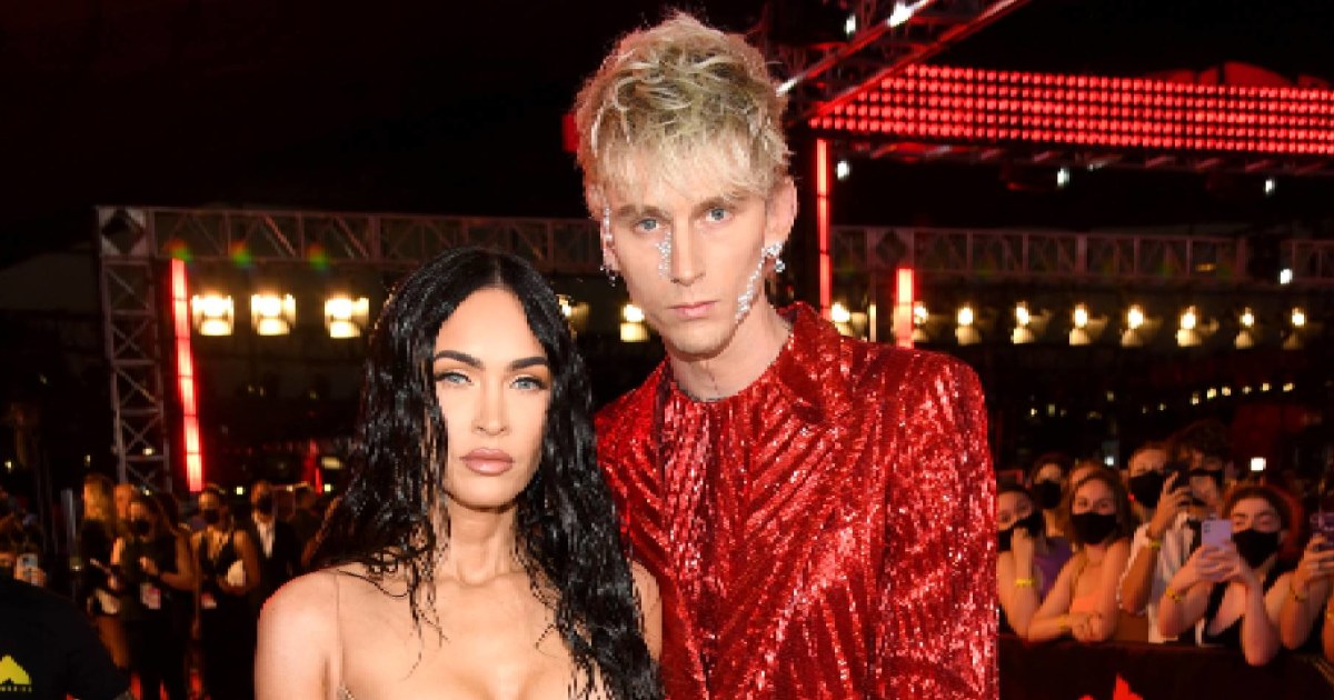 Megan Fox aplaude a Machine Gun Kelly tras perder en Grammys 2023