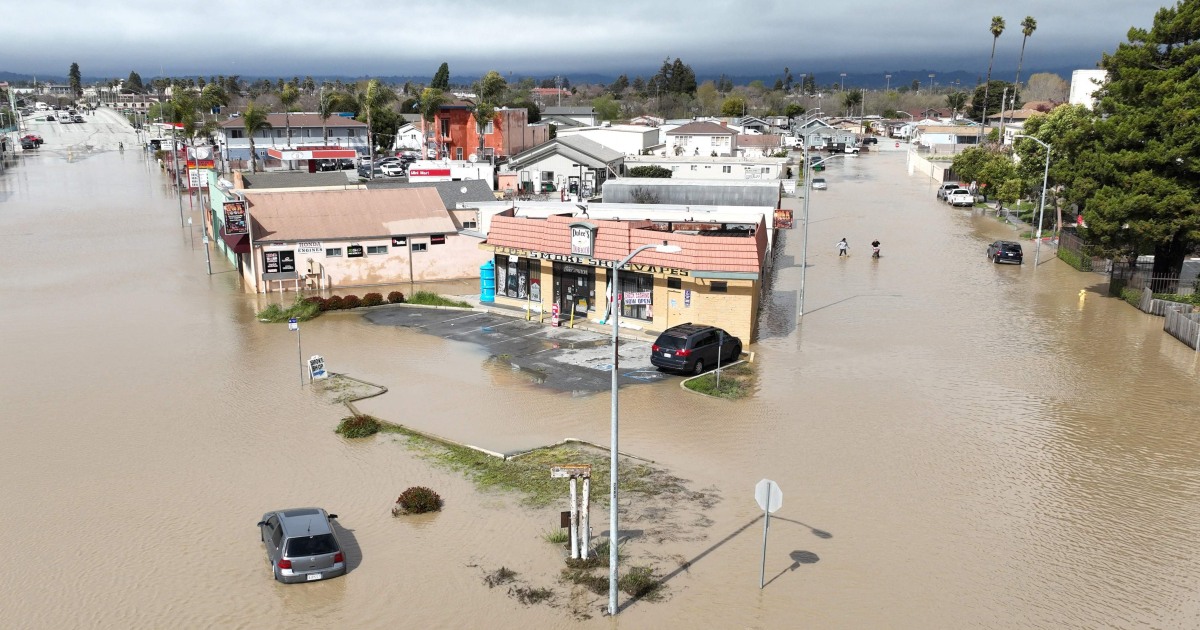 Tormentas severas azotan las costas este y oeste mientras California enfrenta el riesgo de inundaciones repentinas y nieve
