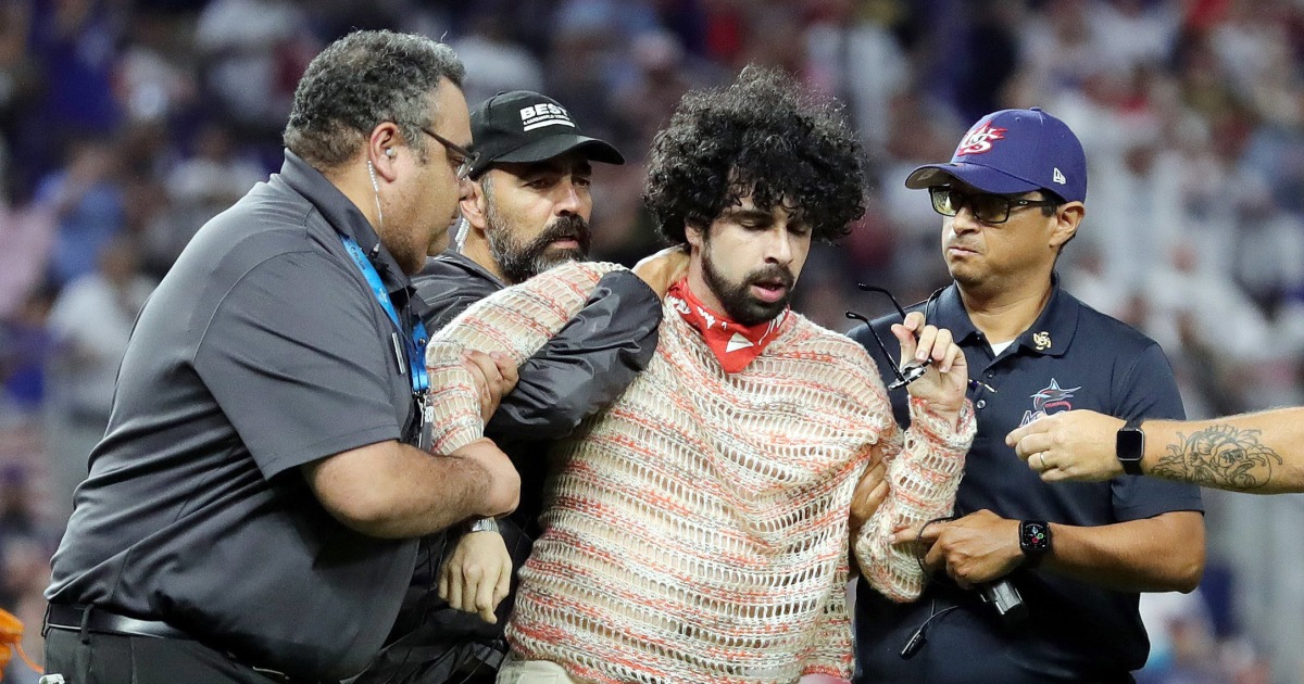 World Baseball Classic: United States dominates Cuba 14-2 to reach